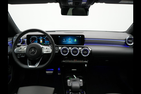 Mercedes-Benz CLA-Klasse Shooting Brake 250 e AMG Plug In Hybrid PHEV | Panodak | Alcantara Sportstoelen Verwarmd & Ventilatie | Widescreen Navi | L.M. 19" | Sfeerverlichting | Carplay | 360 Camera |