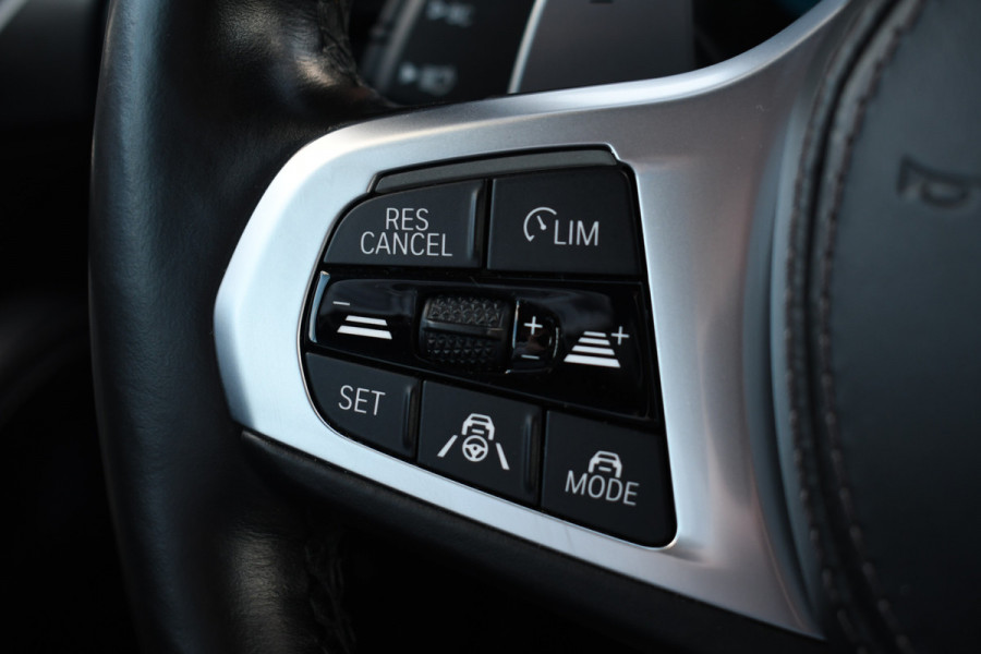 BMW 8 Serie M850i xDrive B&W Stoelvent Soft-Close ACC 360 HUD 4WS
