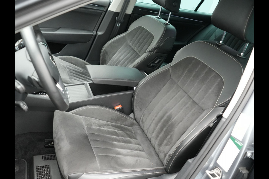 Škoda Superb Combi 1.4 TSI iV Business Edition Plus PHEV | Lederen Sportstoelen Memory | Trekhaak af Fabriek | Adaptive Cruise | Crystal LED | Apple Carplay | Navigatie | Camera | DAB |