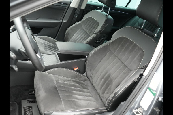 Škoda Superb Combi 1.4 TSI iV Business Edition Plus PHEV | Lederen Sportstoelen Memory | Trekhaak af Fabriek | Adaptive Cruise | Crystal LED | Apple Carplay | Navigatie | Camera | DAB |
