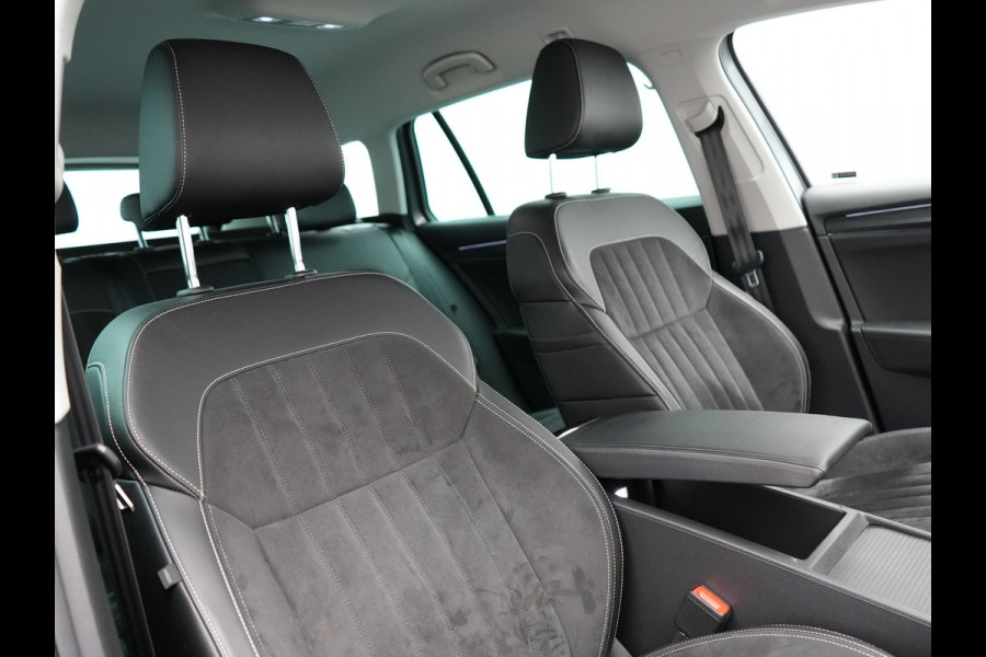 Škoda Superb Combi 1.4 TSI iV Business Edition Plus PHEV | Lederen Sportstoelen Memory | Trekhaak af Fabriek | Adaptive Cruise | Crystal LED | Apple Carplay | Navigatie | Camera | DAB |