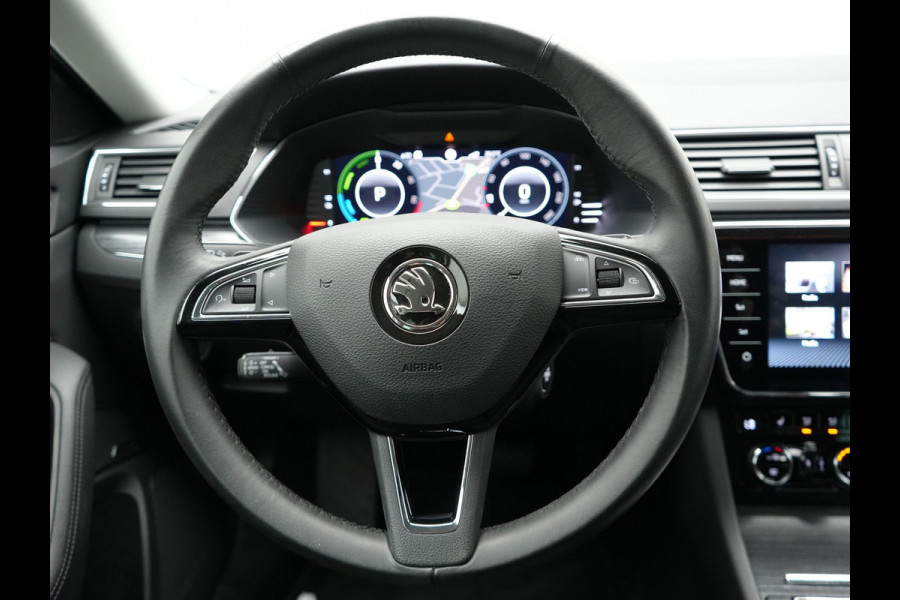 Škoda Superb Combi 1.4 TSI iV Business Edition Plus PHEV | Lederen Sportstoelen Memory | Trekhaak af Fabriek | Adaptive Cruise | Crystal LED | Apple Carplay | Navigatie | Camera | DAB |