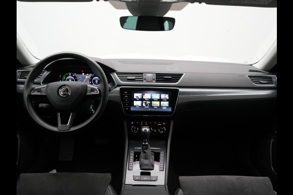 Škoda Superb Combi 1.4 TSI iV Business Edition Plus PHEV | Lederen Sportstoelen Memory | Trekhaak af Fabriek | Adaptive Cruise | Crystal LED | Apple Carplay | Navigatie | Camera | DAB |