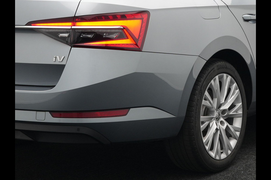 Škoda Superb Combi 1.4 TSI iV Business Edition Plus PHEV | Lederen Sportstoelen Memory | Trekhaak af Fabriek | Adaptive Cruise | Crystal LED | Apple Carplay | Navigatie | Camera | DAB |