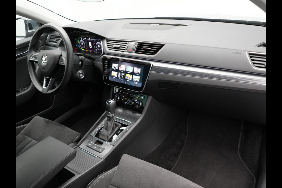 Škoda Superb Combi 1.4 TSI iV Business Edition Plus PHEV | Lederen Sportstoelen Memory | Trekhaak af Fabriek | Adaptive Cruise | Crystal LED | Apple Carplay | Navigatie | Camera | DAB |