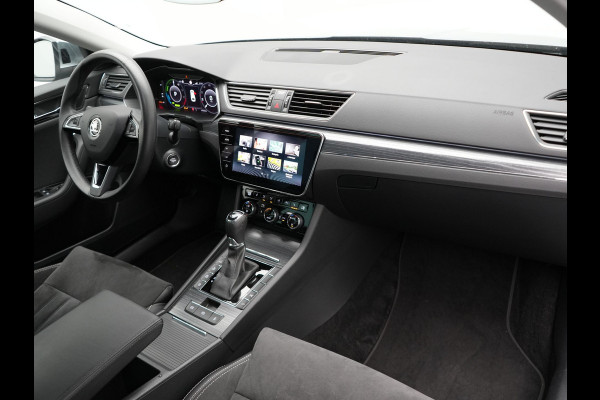 Škoda Superb Combi 1.4 TSI iV Business Edition Plus PHEV | Lederen Sportstoelen Memory | Trekhaak af Fabriek | Adaptive Cruise | Crystal LED | Apple Carplay | Navigatie | Camera | DAB |