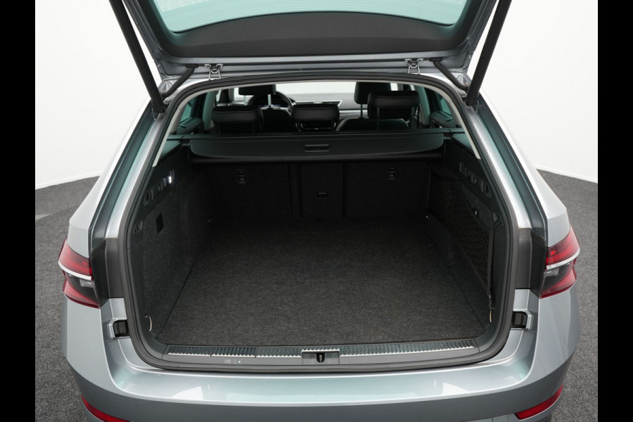 Škoda Superb Combi 1.4 TSI iV Business Edition Plus PHEV | Lederen Sportstoelen Memory | Trekhaak af Fabriek | Adaptive Cruise | Crystal LED | Apple Carplay | Navigatie | Camera | DAB |