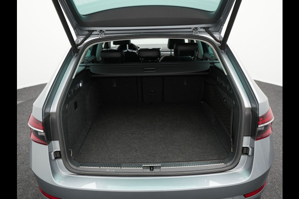 Škoda Superb Combi 1.4 TSI iV Business Edition Plus PHEV | Lederen Sportstoelen Memory | Trekhaak af Fabriek | Adaptive Cruise | Crystal LED | Apple Carplay | Navigatie | Camera | DAB |