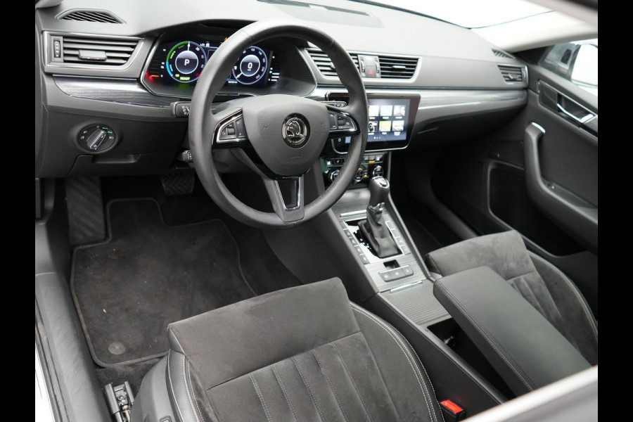 Škoda Superb Combi 1.4 TSI iV Business Edition Plus PHEV | Lederen Sportstoelen Memory | Trekhaak af Fabriek | Adaptive Cruise | Crystal LED | Apple Carplay | Navigatie | Camera | DAB |