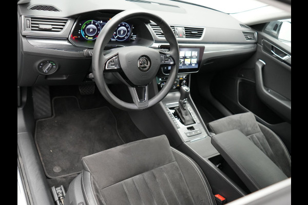 Škoda Superb Combi 1.4 TSI iV Business Edition Plus PHEV | Lederen Sportstoelen Memory | Trekhaak af Fabriek | Adaptive Cruise | Crystal LED | Apple Carplay | Navigatie | Camera | DAB |