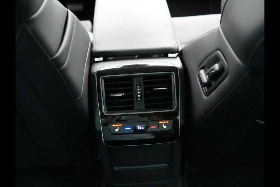 Škoda Superb Combi 1.4 TSI iV Business Edition Plus PHEV | Lederen Sportstoelen Memory | Trekhaak af Fabriek | Adaptive Cruise | Crystal LED | Apple Carplay | Navigatie | Camera | DAB |