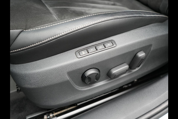 Škoda Superb Combi 1.4 TSI iV Business Edition Plus PHEV | Lederen Sportstoelen Memory | Trekhaak af Fabriek | Adaptive Cruise | Crystal LED | Apple Carplay | Navigatie | Camera | DAB |