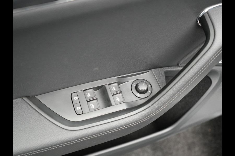 Škoda Superb Combi 1.4 TSI iV Business Edition Plus PHEV | Lederen Sportstoelen Memory | Trekhaak af Fabriek | Adaptive Cruise | Crystal LED | Apple Carplay | Navigatie | Camera | DAB |