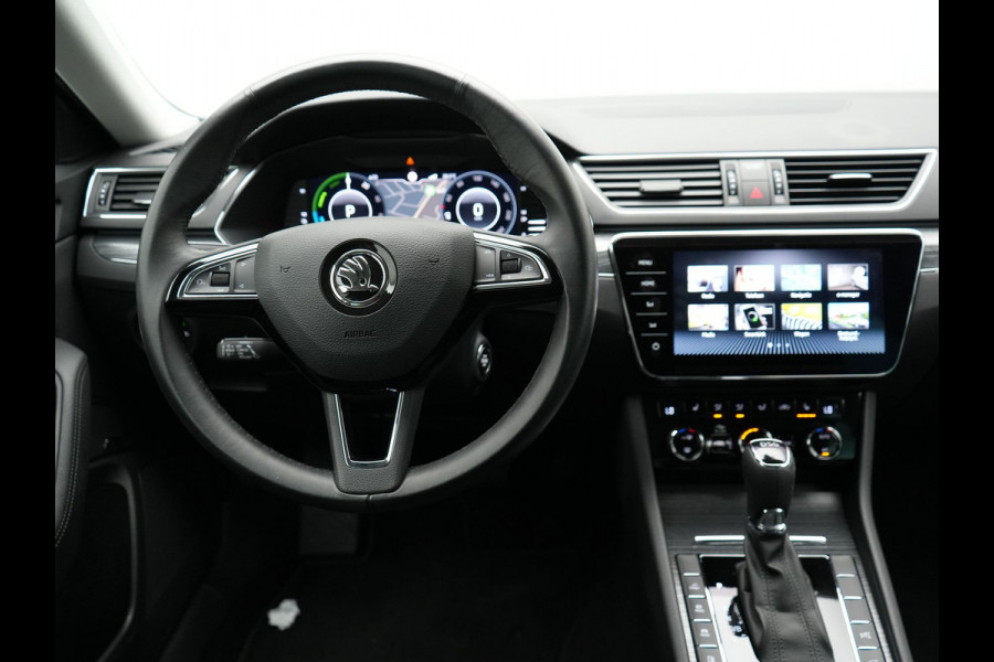 Škoda Superb Combi 1.4 TSI iV Business Edition Plus PHEV | Lederen Sportstoelen Memory | Trekhaak af Fabriek | Adaptive Cruise | Crystal LED | Apple Carplay | Navigatie | Camera | DAB |