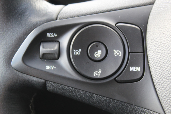 Opel Corsa 1.2-100pk Elegance 5drs. Super mooie Opel Corsa ! Cruise Control, Climate Control, Multimedia, LED verlichting, Licht metalen velgen, Lane assist etc.