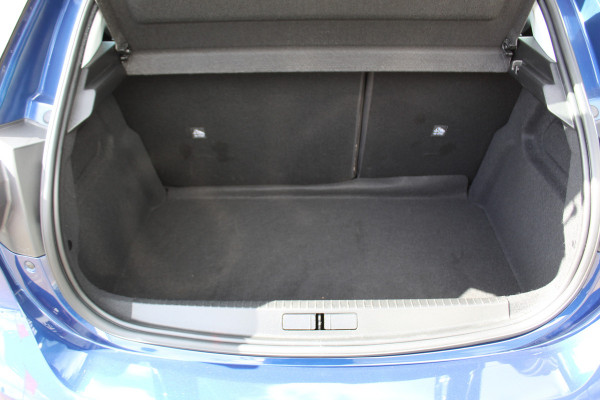 Opel Corsa 1.2-100pk Elegance 5drs. Super mooie Opel Corsa ! Cruise Control, Climate Control, Multimedia, LED verlichting, Licht metalen velgen, Lane assist etc.