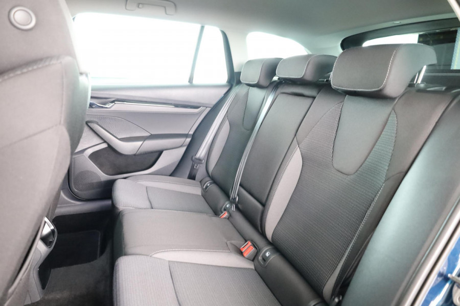 Škoda Octavia Combi 1.0 e-TSI Business Edition 110 pk Automaat (DSG) | Verlengde garantie | Navigatie | Parkeersensoren | LED koplampen | Apple Carplay/Android Auto |