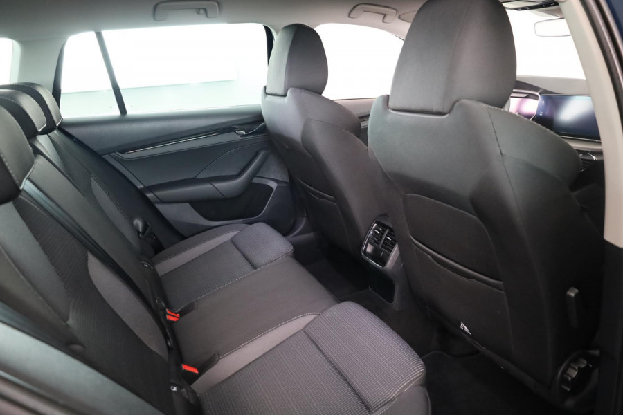 Škoda Octavia Combi 1.0 e-TSI Business Edition 110 pk Automaat (DSG) | Verlengde garantie | Navigatie | Parkeersensoren | LED koplampen | Apple Carplay/Android Auto |