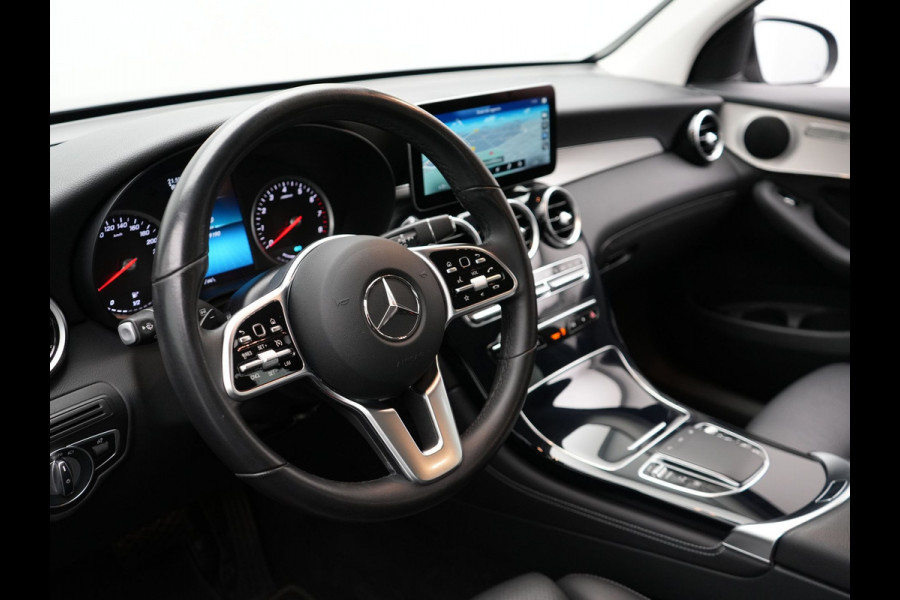 Mercedes-Benz GLC 300e 4MATIC Premium Plug In Hybrid 320pk PHEV | Trekhaak af fabriek | Apple Carplay | Keyless | DAB | Lederen Sportstoelen | Navi Full Map | BLIS |