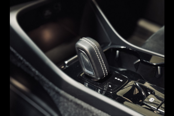 Volvo XC40 T5 Recharge R-Design | 20" | Panorama | Camera