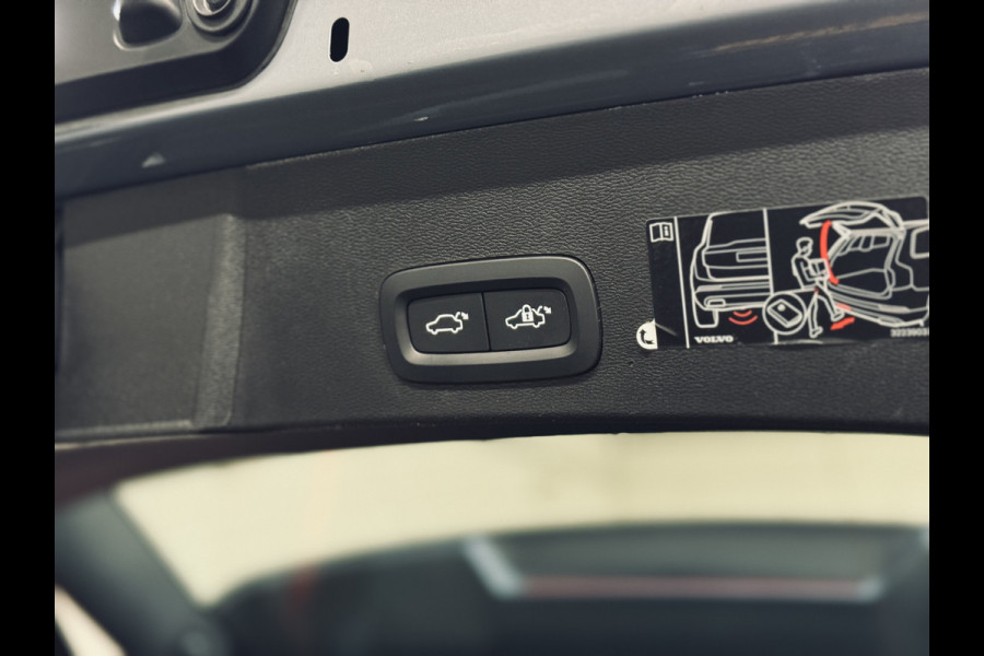 Volvo XC40 T5 Recharge R-Design | 20" | Panorama | Camera