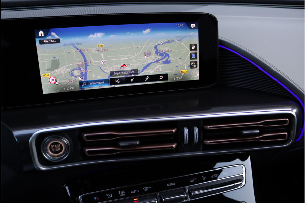 Mercedes-Benz EQC 400 4MATIC AMG Line 80 kWh | ex BTW € 40.500,- netto | Schuifdak | Head-up Display | Surround Camera | Trekhaak | Dodehoekassistent | Advanced Sound System | Stoelverwarming | Sfeerverlichting |