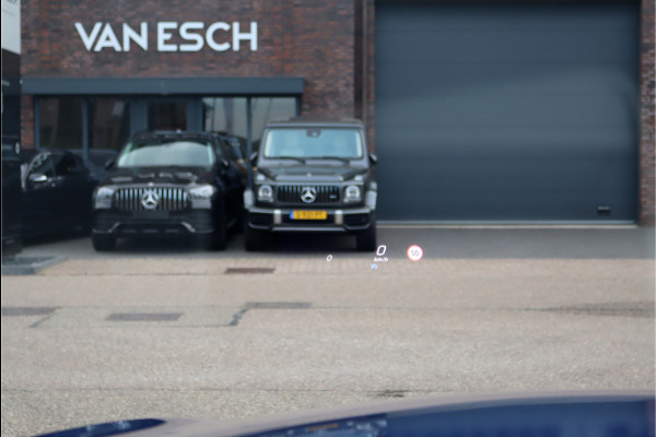 Mercedes-Benz EQC 400 4MATIC AMG Line 80 kWh | ex BTW € 40.500,- netto | Schuifdak | Head-up Display | Surround Camera | Trekhaak | Dodehoekassistent | Advanced Sound System | Stoelverwarming | Sfeerverlichting |
