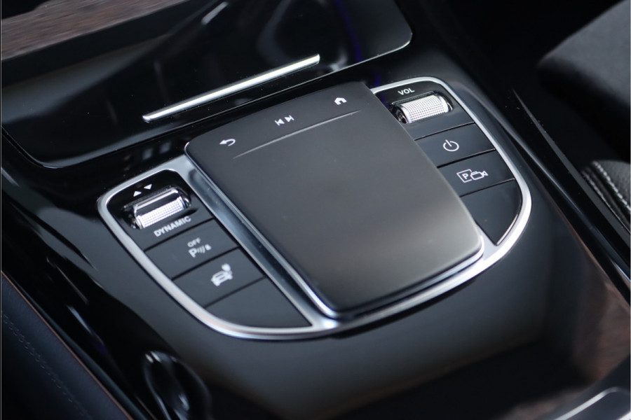 Mercedes-Benz EQC 400 4MATIC AMG Line 80 kWh | ex BTW € 40.500,- netto | Schuifdak | Head-up Display | Surround Camera | Trekhaak | Dodehoekassistent | Advanced Sound System | Stoelverwarming | Sfeerverlichting |
