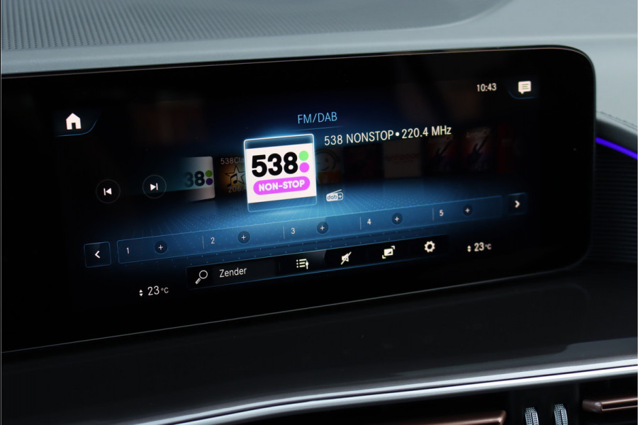 Mercedes-Benz EQC 400 4MATIC AMG Line 80 kWh | ex BTW € 40.500,- netto | Schuifdak | Head-up Display | Surround Camera | Trekhaak | Dodehoekassistent | Advanced Sound System | Stoelverwarming | Sfeerverlichting |