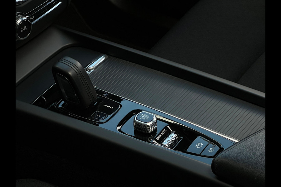 Volvo XC60 2.0 T8 Twin Engine AWD Momentum Pro NL AUTO | PANO | CARPLAY | PHEV