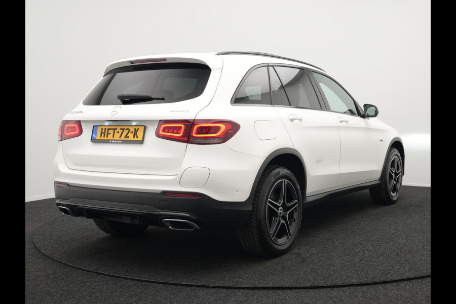 Mercedes-Benz GLC 300e 4MATIC AMG Night Plug in Hybrid 320pk | PHEV | Panodak | Trekhaak af Fabriek | Carplay | Navi | Camera | Spraakbediening | DAB | Stoelverwarming | Cruise Control |