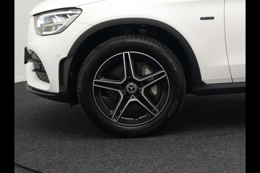 Mercedes-Benz GLC 300e 4MATIC AMG Night Plug in Hybrid 320pk | PHEV | Panodak | Trekhaak af Fabriek | Carplay | Navi | Camera | Spraakbediening | DAB | Stoelverwarming | Cruise Control |