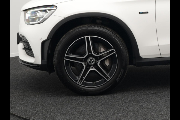 Mercedes-Benz GLC 300e 4MATIC AMG Night Plug in Hybrid 320pk | PHEV | Panodak | Trekhaak af Fabriek | Carplay | Navi | Camera | Spraakbediening | DAB | Stoelverwarming | Cruise Control |