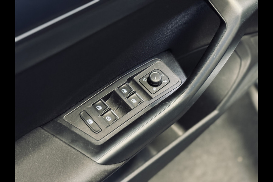 Volkswagen T-Roc 1.0 TSI United | 17" | Panorama | CarPlay
