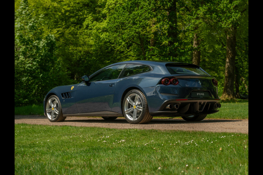 Ferrari GTC4 6.3 V12 Lusso | Atelier Car | Full spec! | Blu Ahrabian | Pano-dak | Lift | 360 cam | CarPlay