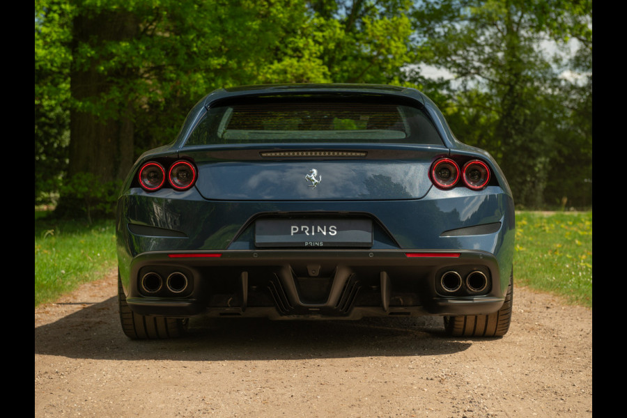 Ferrari GTC4 6.3 V12 Lusso | Atelier Car | Full spec! | Blu Ahrabian | Pano-dak | Lift | 360 cam | CarPlay