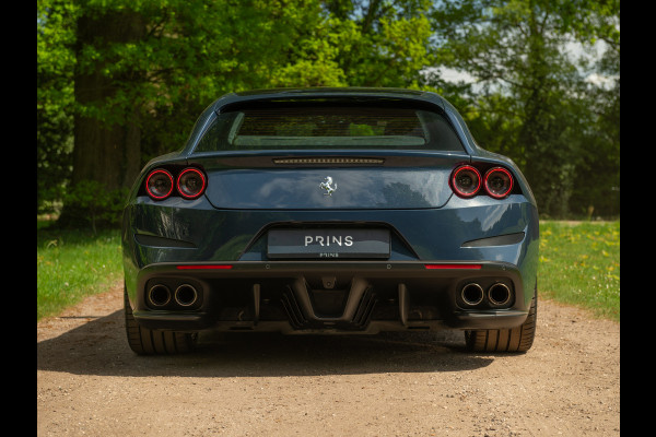Ferrari GTC4 6.3 V12 Lusso | Atelier Car | Full spec! | Blu Ahrabian | Pano-dak | Lift | 360 cam | CarPlay