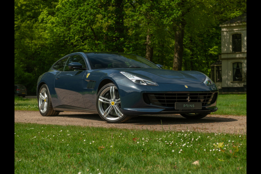 Ferrari GTC4 6.3 V12 Lusso | Atelier Car | Full spec! | Blu Ahrabian | Pano-dak | Lift | 360 cam | CarPlay