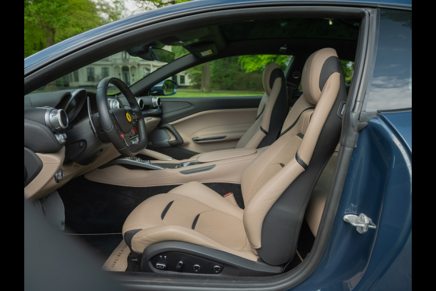 Ferrari GTC4 6.3 V12 Lusso | Atelier Car | Full spec! | Blu Ahrabian | Pano-dak | Lift | 360 cam | CarPlay