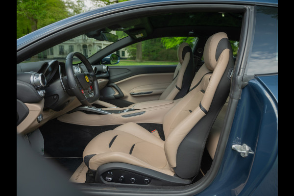 Ferrari GTC4 6.3 V12 Lusso | Atelier Car | Full spec! | Blu Ahrabian | Pano-dak | Lift | 360 cam | CarPlay