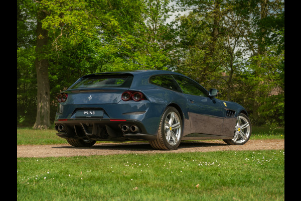 Ferrari GTC4 6.3 V12 Lusso | Atelier Car | Full spec! | Blu Ahrabian | Pano-dak | Lift | 360 cam | CarPlay