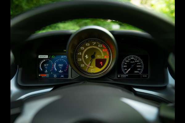 Ferrari GTC4 6.3 V12 Lusso | Atelier Car | Full spec! | Blu Ahrabian | Pano-dak | Lift | 360 cam | CarPlay