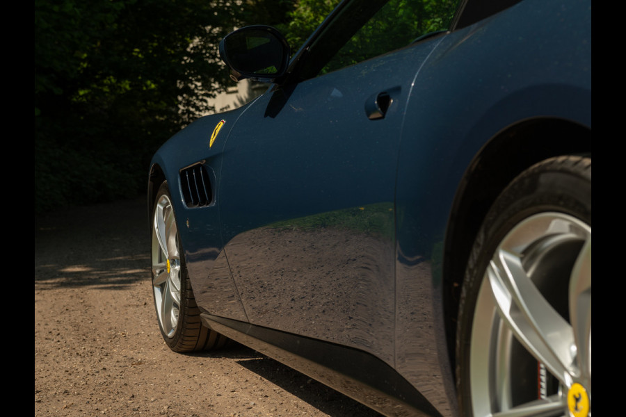 Ferrari GTC4 6.3 V12 Lusso | Atelier Car | Full spec! | Blu Ahrabian | Pano-dak | Lift | 360 cam | CarPlay
