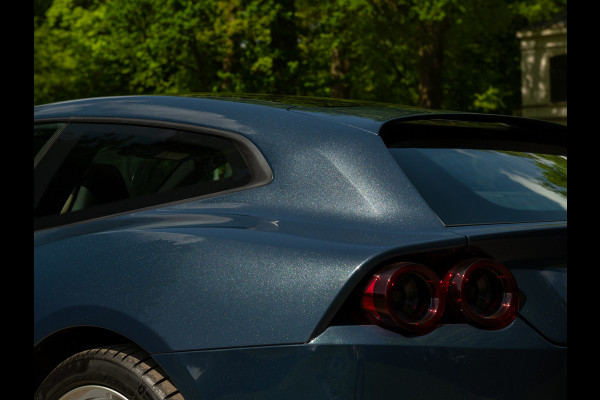 Ferrari GTC4 6.3 V12 Lusso | Atelier Car | Full spec! | Blu Ahrabian | Pano-dak | Lift | 360 cam | CarPlay