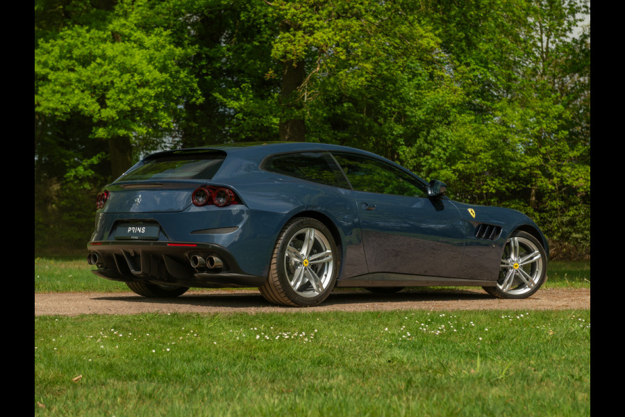 Ferrari GTC4 6.3 V12 Lusso | Atelier Car | Full spec! | Blu Ahrabian | Pano-dak | Lift | 360 cam | CarPlay
