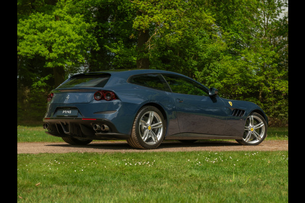 Ferrari GTC4 6.3 V12 Lusso | Atelier Car | Full spec! | Blu Ahrabian | Pano-dak | Lift | 360 cam | CarPlay