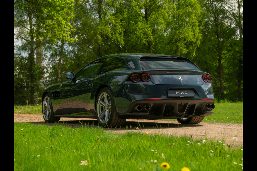 Ferrari GTC4 6.3 V12 Lusso | Atelier Car | Full spec! | Blu Ahrabian | Pano-dak | Lift | 360 cam | CarPlay