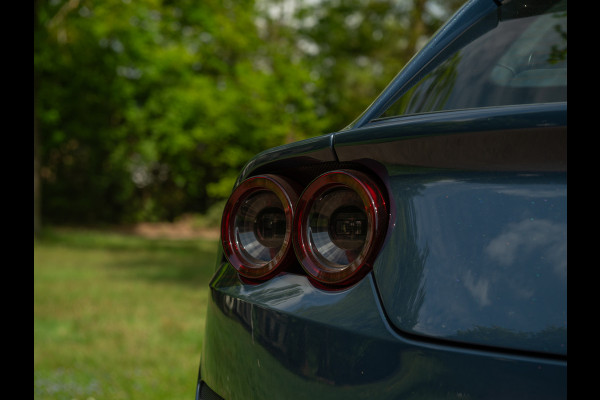 Ferrari GTC4 6.3 V12 Lusso | Atelier Car | Full spec! | Blu Ahrabian | Pano-dak | Lift | 360 cam | CarPlay