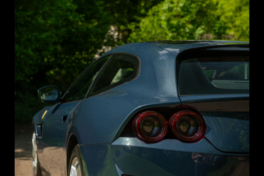 Ferrari GTC4 6.3 V12 Lusso | Atelier Car | Full spec! | Blu Ahrabian | Pano-dak | Lift | 360 cam | CarPlay