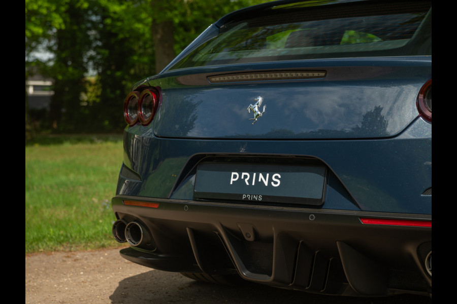 Ferrari GTC4 6.3 V12 Lusso | Atelier Car | Full spec! | Blu Ahrabian | Pano-dak | Lift | 360 cam | CarPlay
